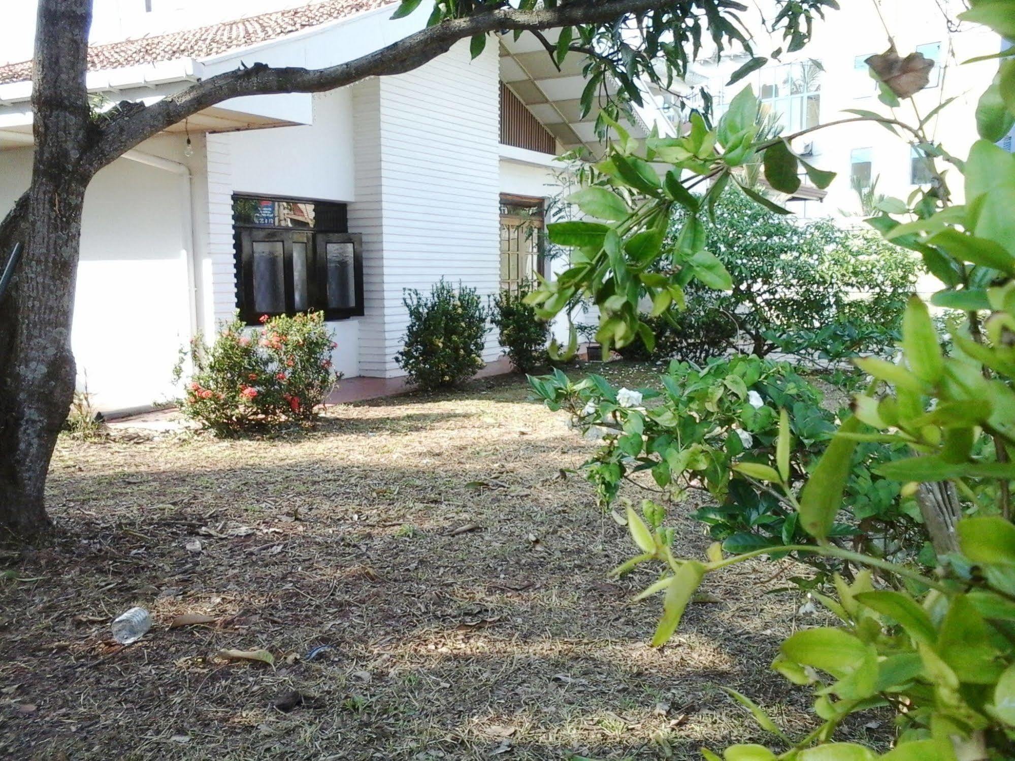 Mazz Homestay Негомбо Екстериор снимка